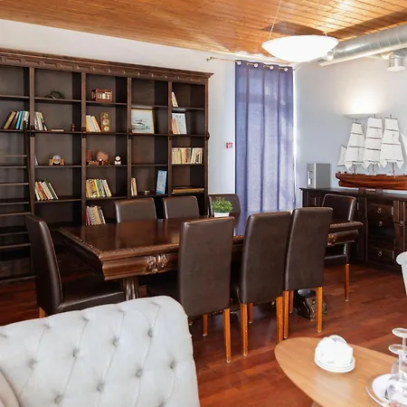 Grand Holm Marina Kapteni