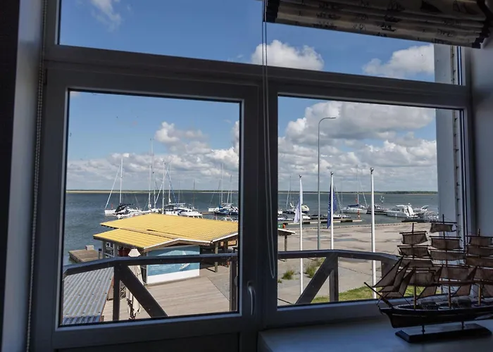 Grand Holm Marina Kapteni 公寓 哈普萨卢